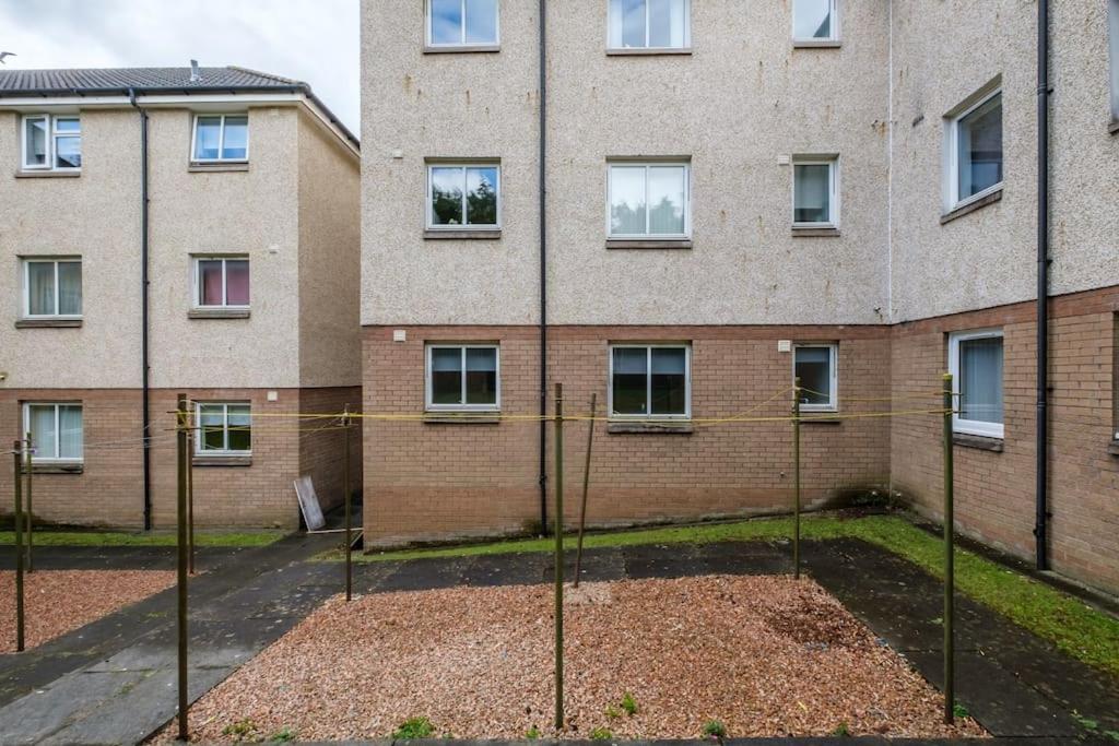 Monicas Apartment Lovely Ground Floor 2 Bedroom Serviced Apartment Coatbridge Exterior foto